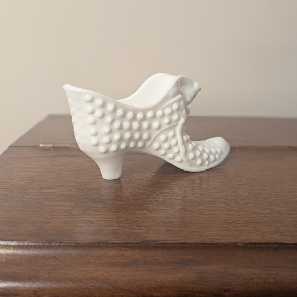 Vintage Fenton Milk Glass Hobnail Cat Head Slipper - White Glass Shoe Figurine - Picture 5 of 7